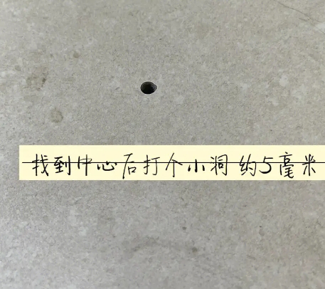 三都瓷砖空鼓维修公司专业解答在瓷砖铺贴过程中，如果砂料搅拌不均匀，将会带来以下问题