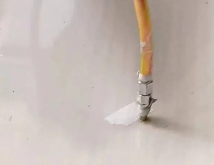 三都瓷砖空鼓维修公司专业解答在瓷砖铺贴过程中，如果使用的砂料过粗（如全部使用了粗砂），可能会导致以下问题